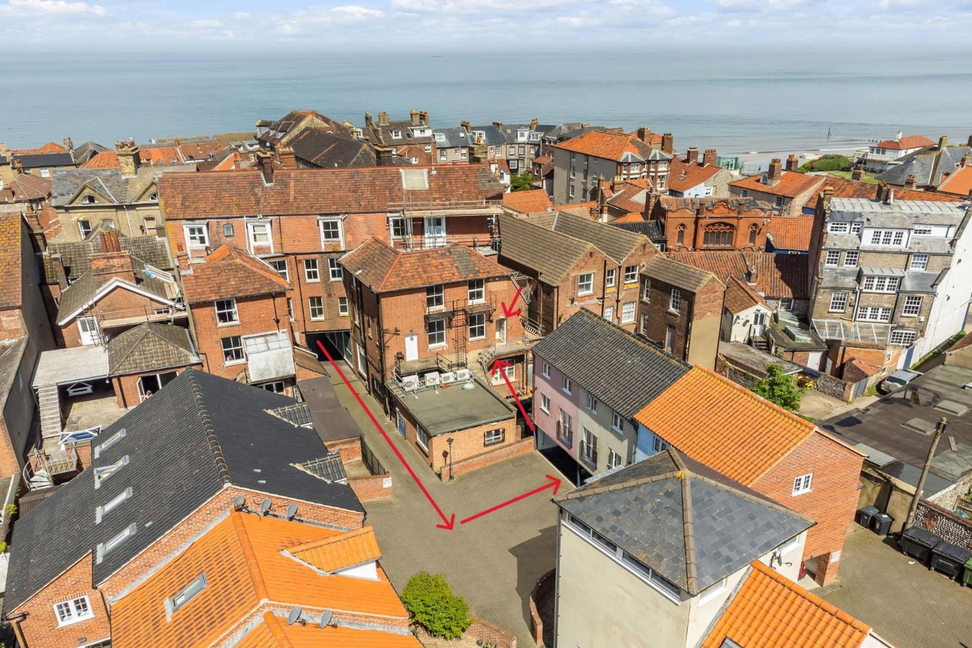 1-Bed Seaside Apartment With Parking Cromer Exterior photo